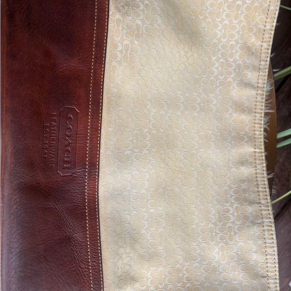 Coach Hampton 2008 Hobo Cream and Brown Shoulder Bag - Picture 5 of 10